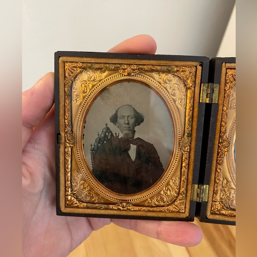 Antique Double Daguerrotype - Picture 6 of 11